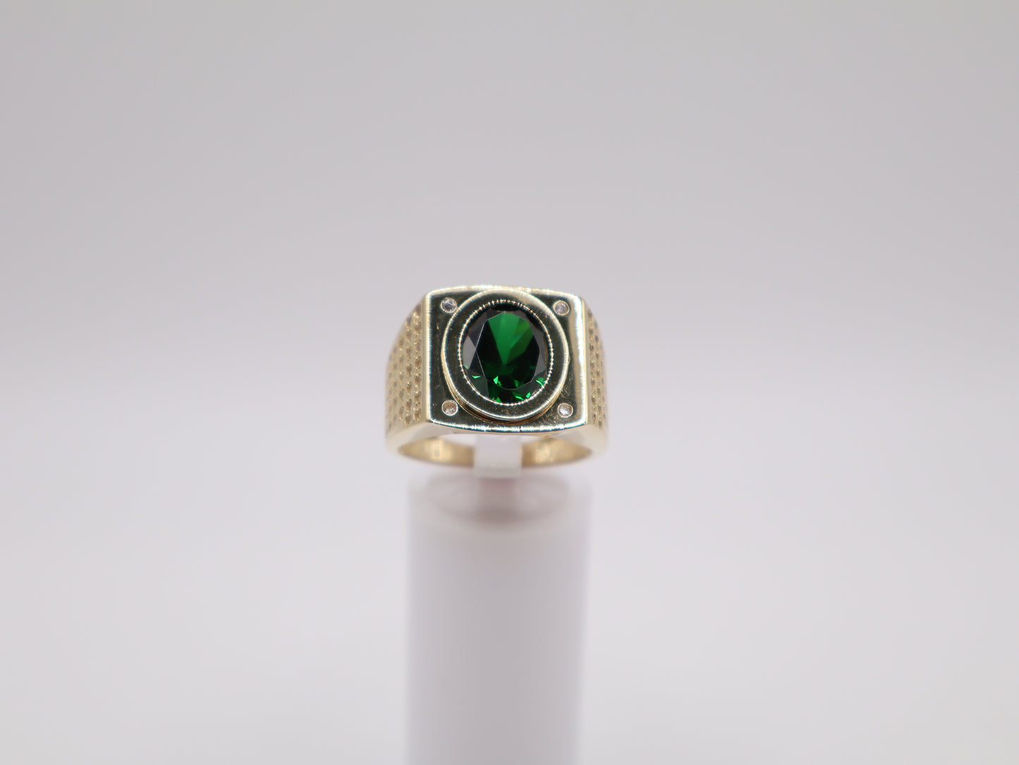 Size 9, 2.6mm, Bright Green Ring