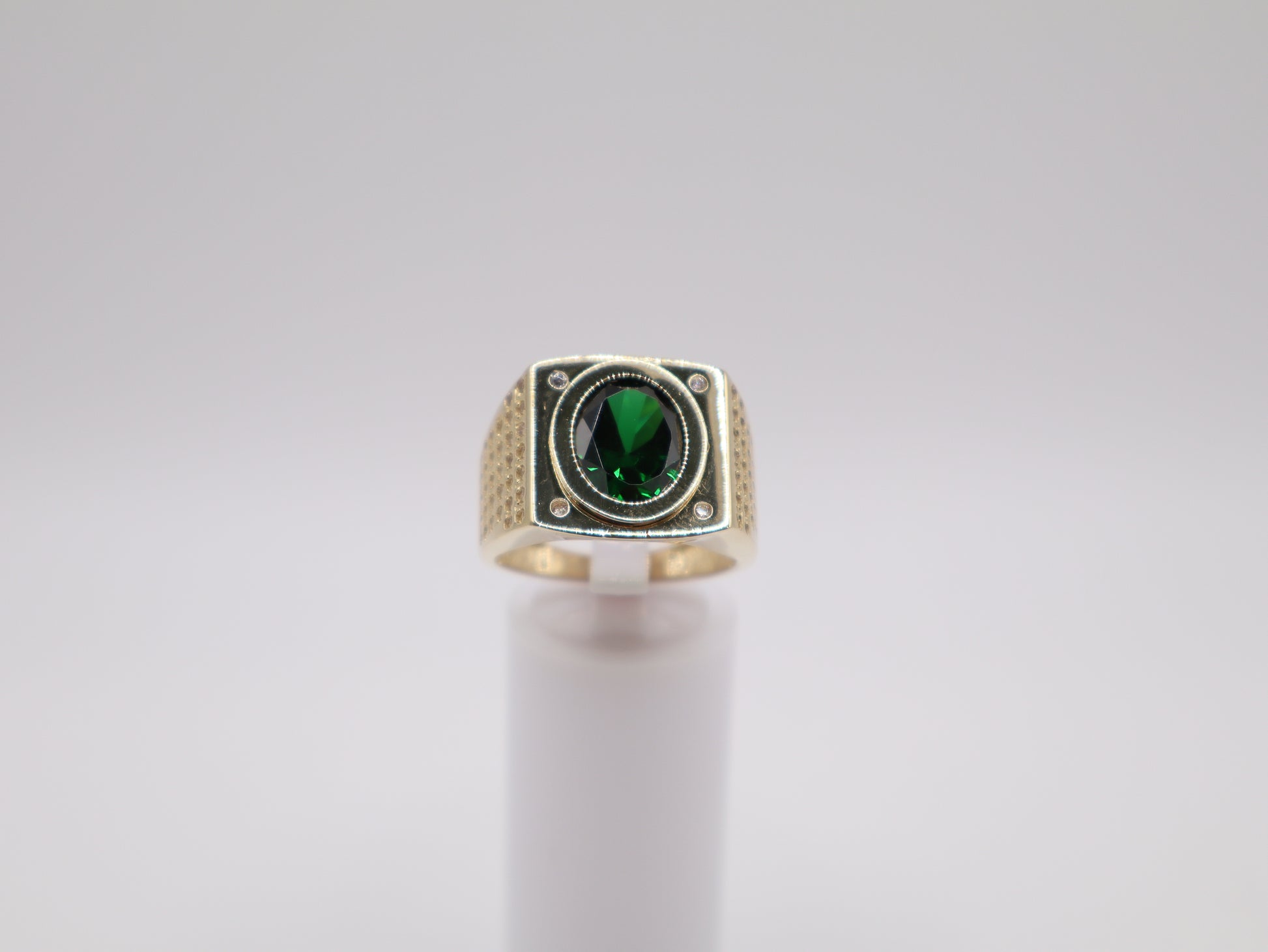 Size 9, 2.6mm, Bright Green Ring