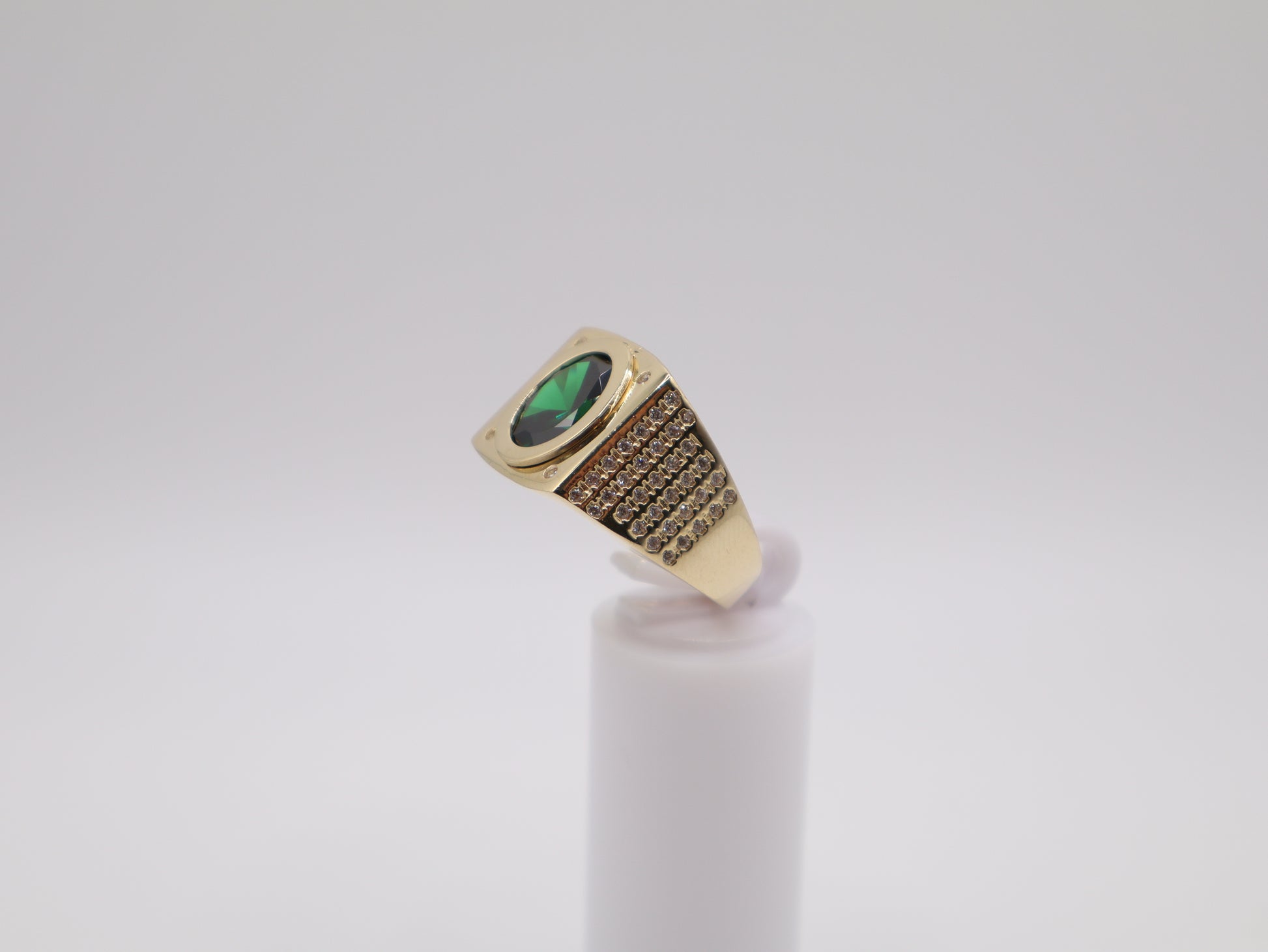 Size 9, 2.6mm, Bright Green Ring