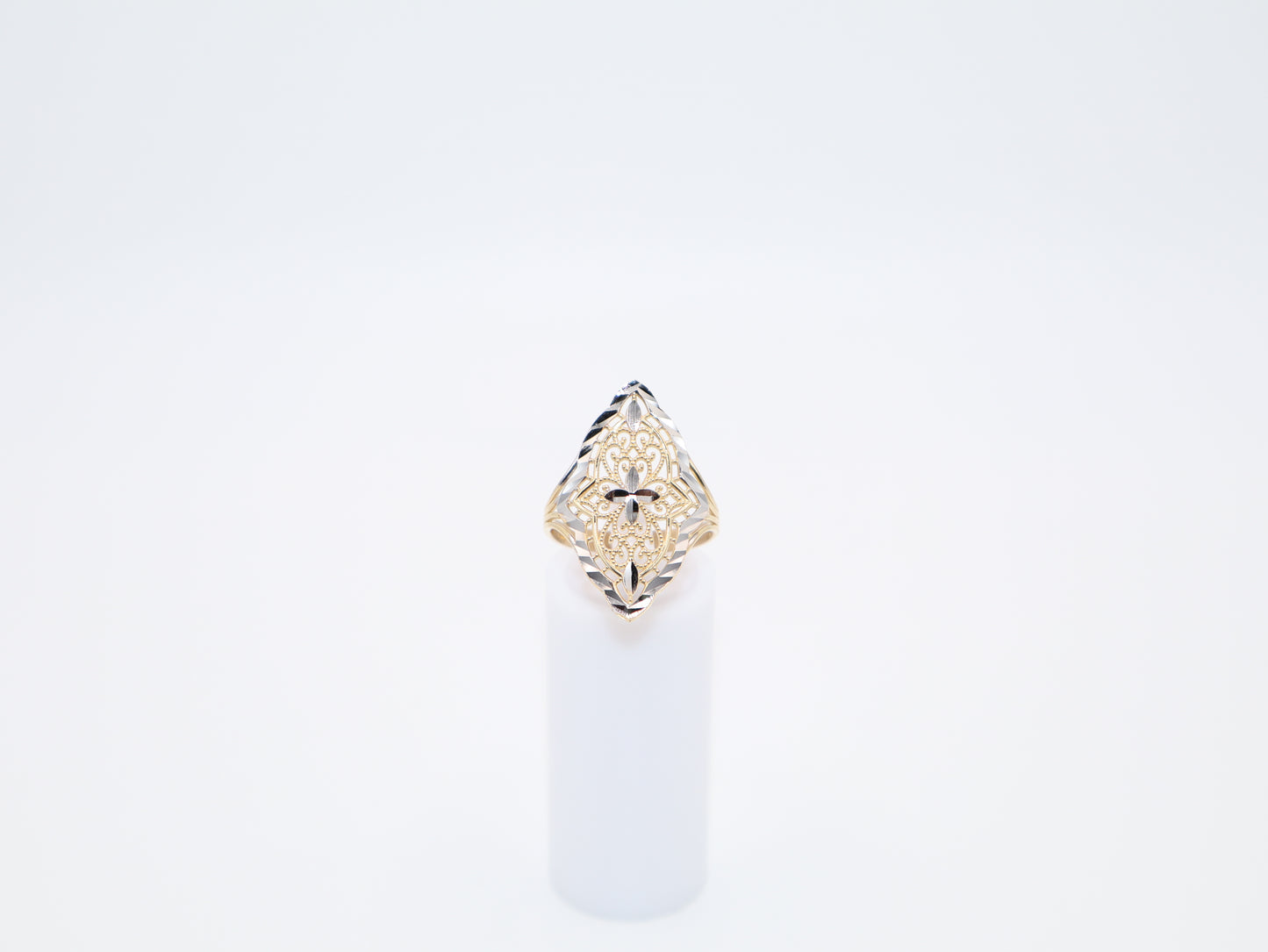 3.1g Size 7.5, 2.75mm Contemporary Ring