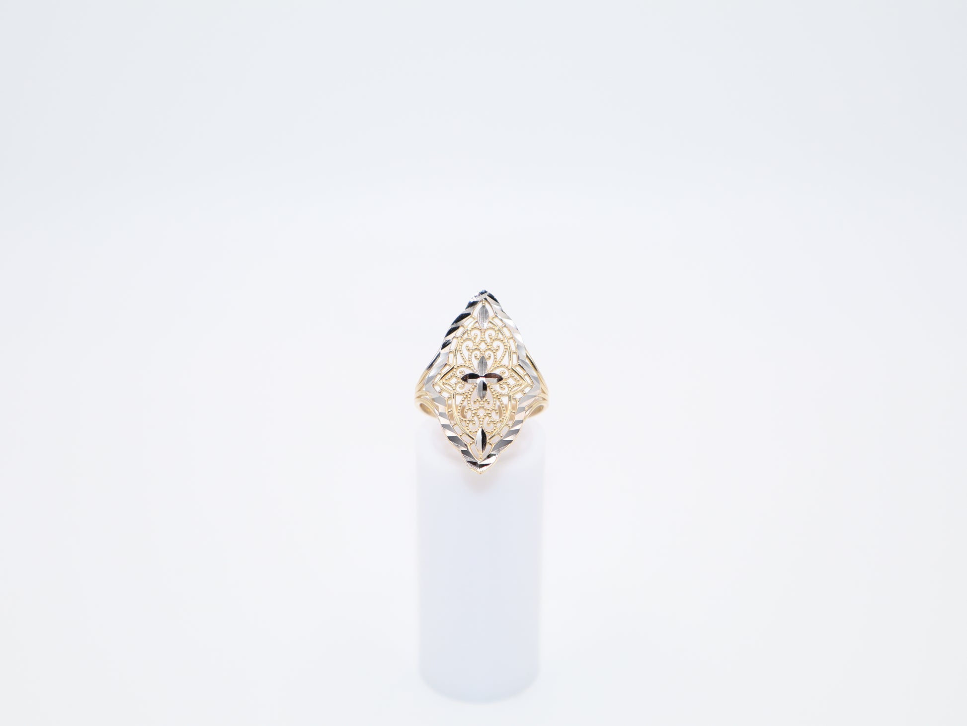 3.1g Size 7.5, 2.75mm Contemporary Ring