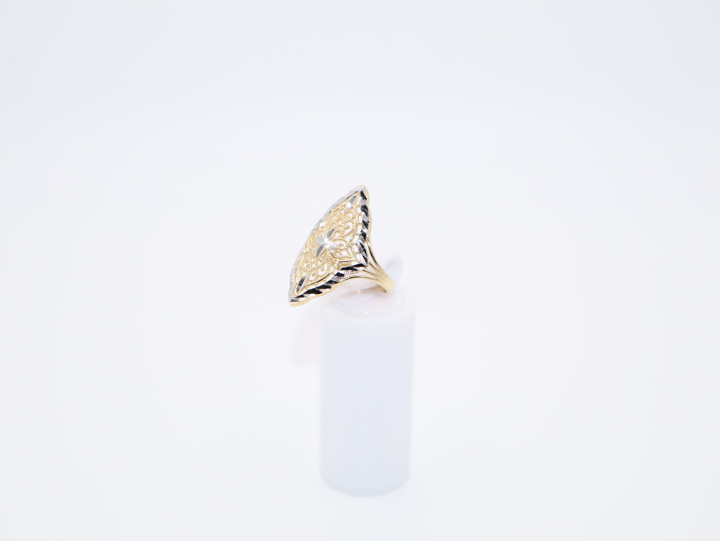 3.1g Size 7.5, 2.75mm Contemporary Ring