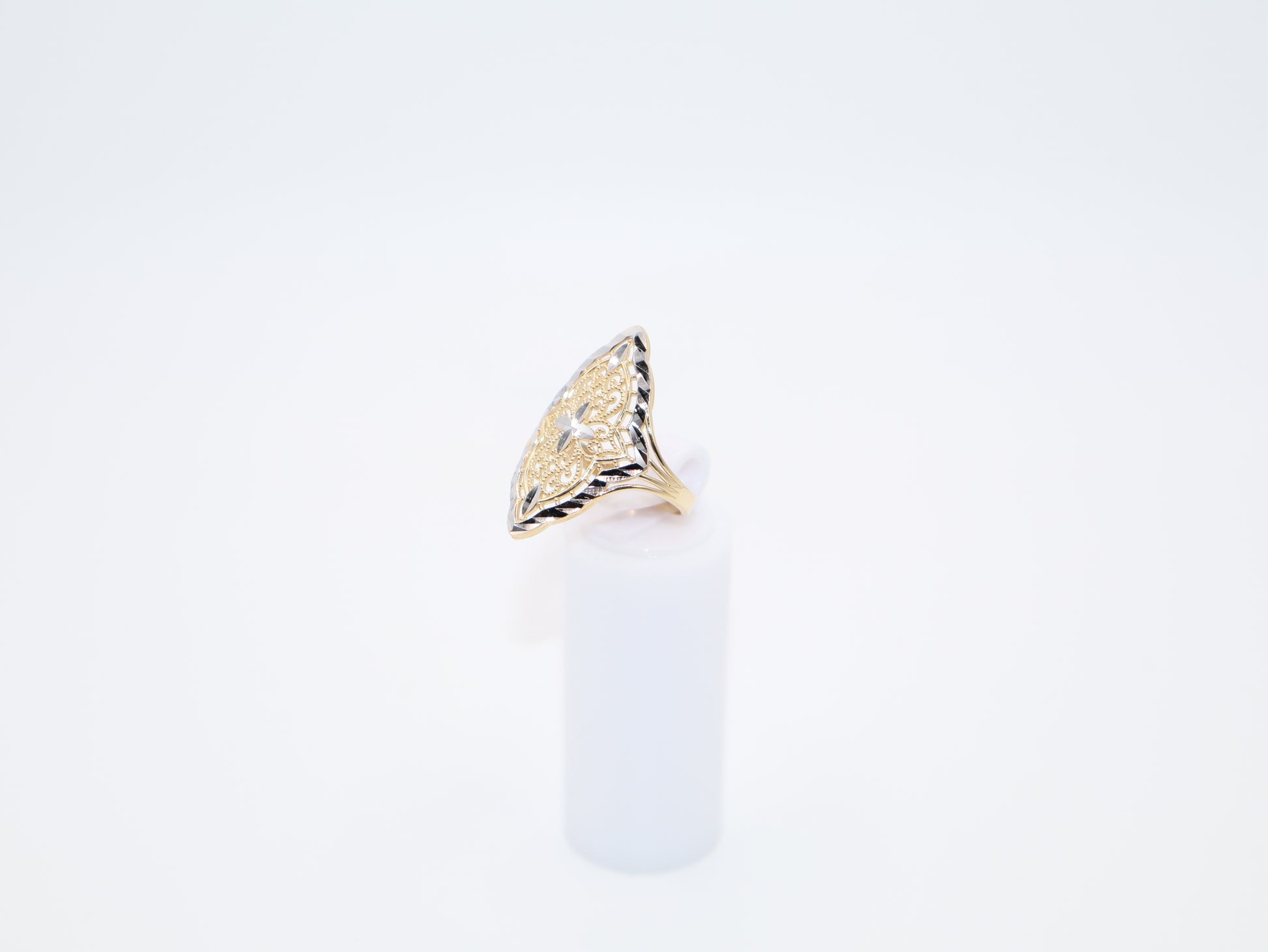 3.1g Size 7.5, 2.75mm Contemporary Ring