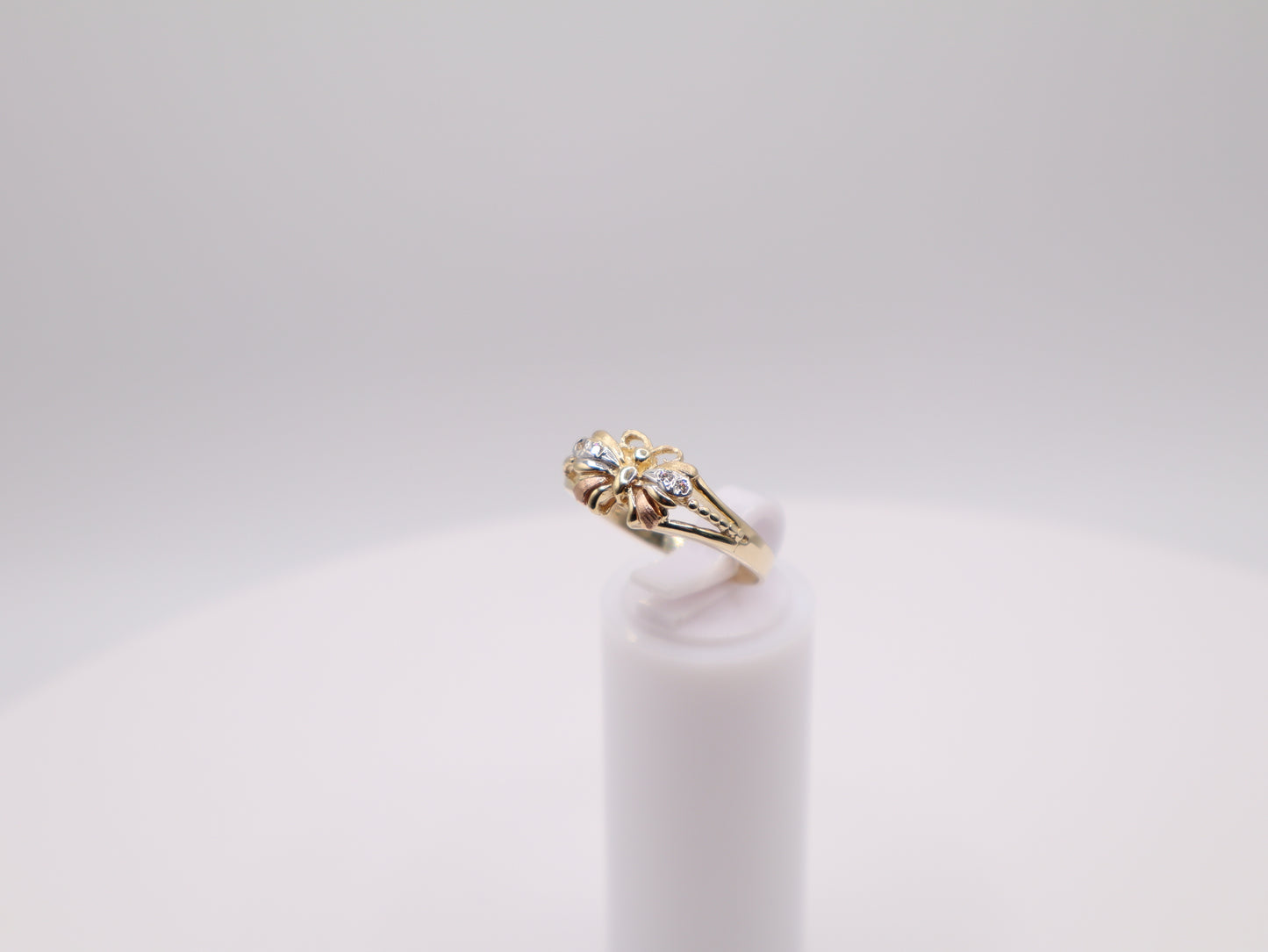 3g Size 7, 2.18mm Tri-Color Butterfly Ring