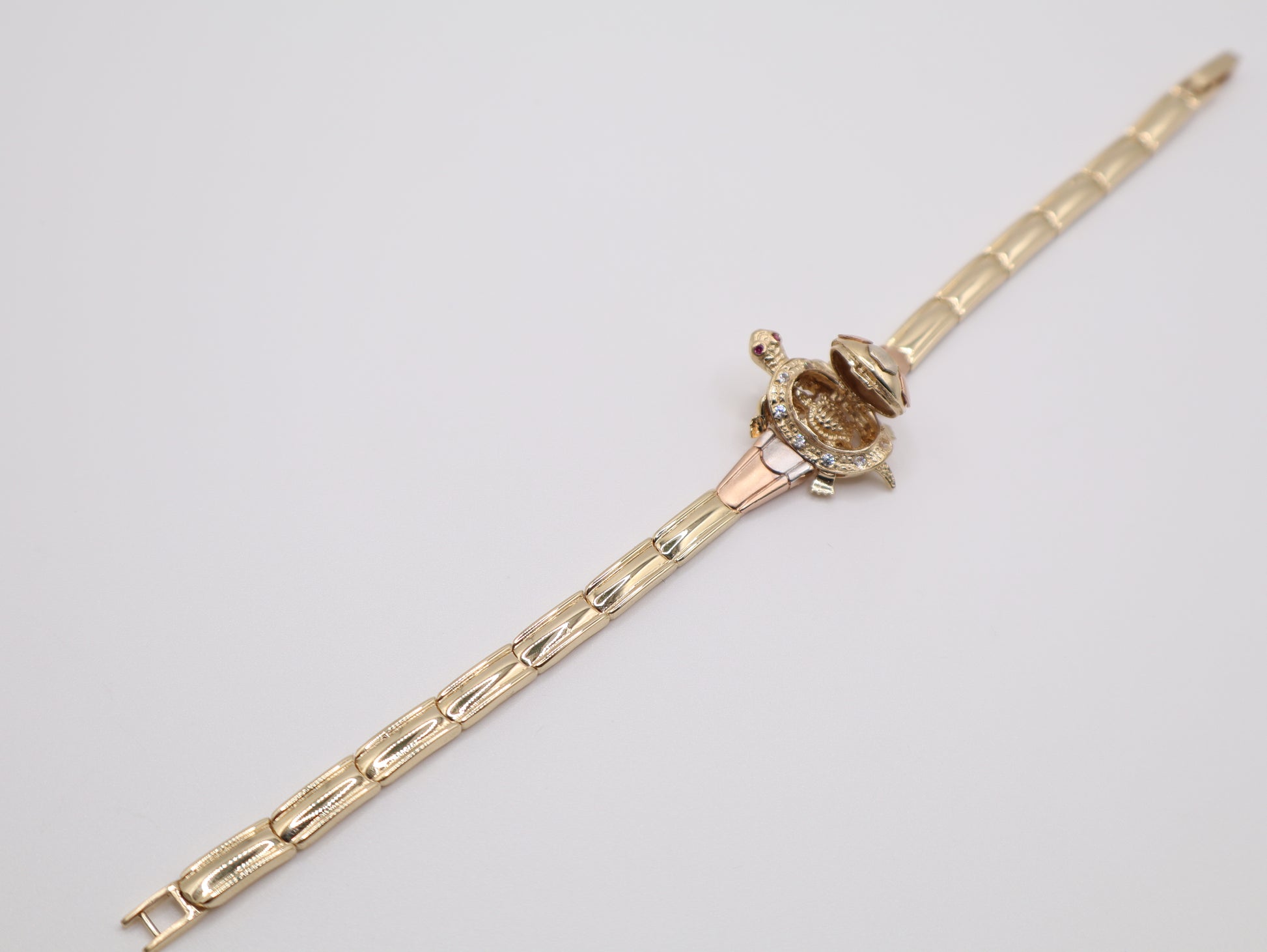 13.9g, 7.5in, 4.87mm Turtle Bracelet