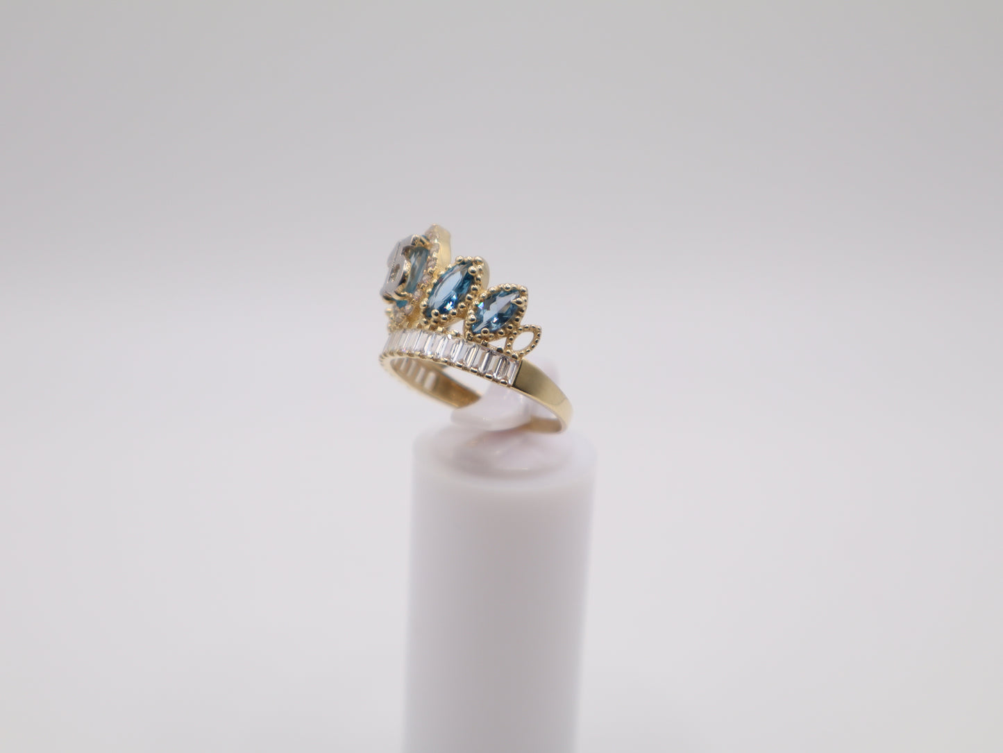 Size 8.5 2mm Quinceañera Ring
