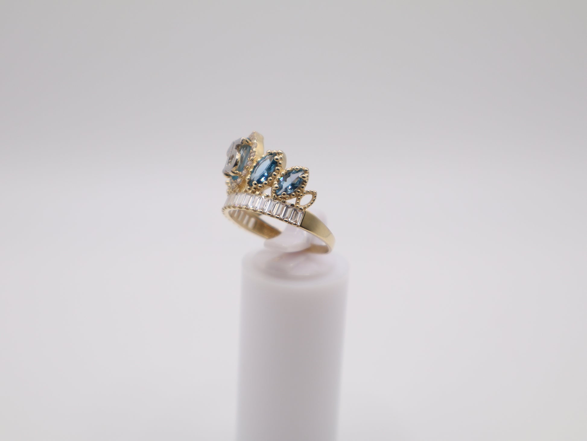 Size 8.5 2mm Quinceañera Ring