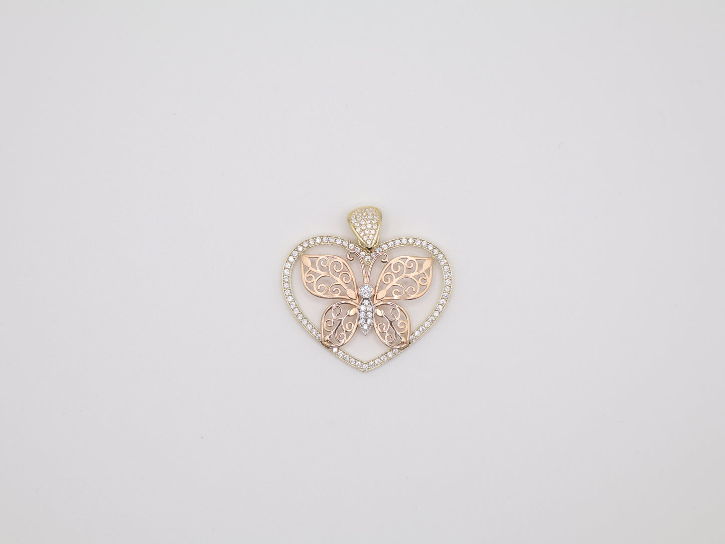 4.8g 1.37in, 36mm White Stone Butterfly Pendant