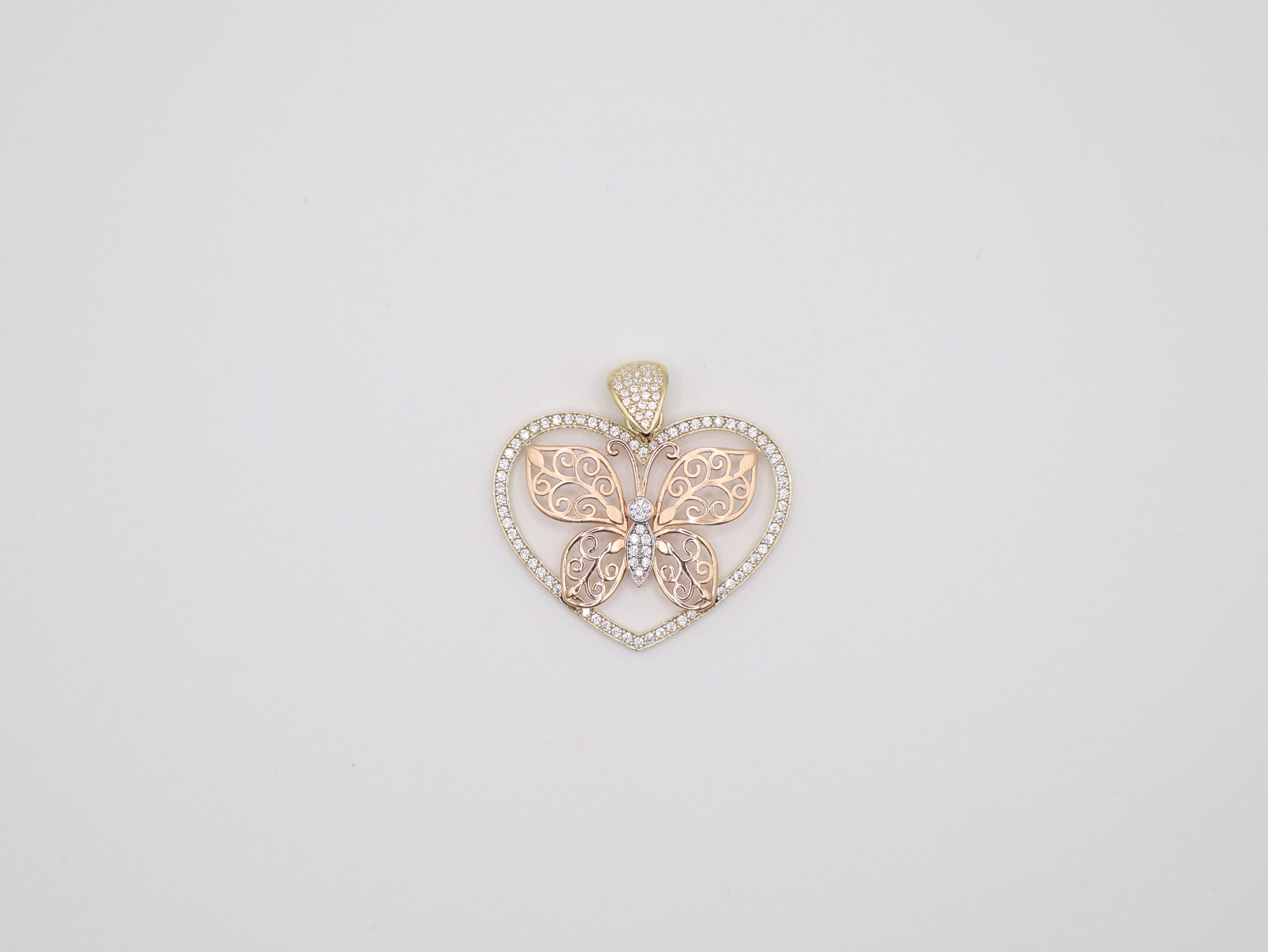 4.8g 1.37in, 36mm White Stone Butterfly Pendant