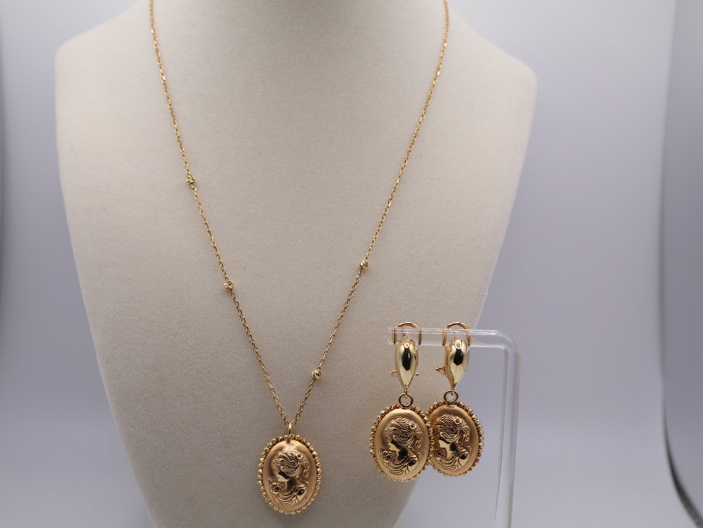 18.5g, 19in, 0.9mm Earing & Necklace Set