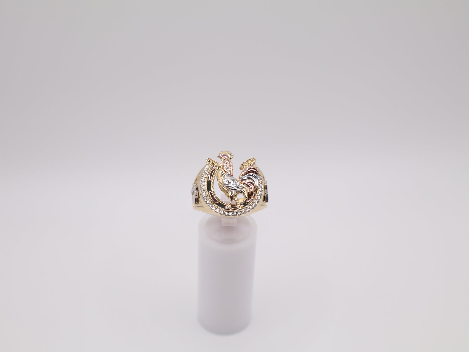 11.6g, 10.25 Ring Size, 5.34mm Rooster on Horseshoe Ring