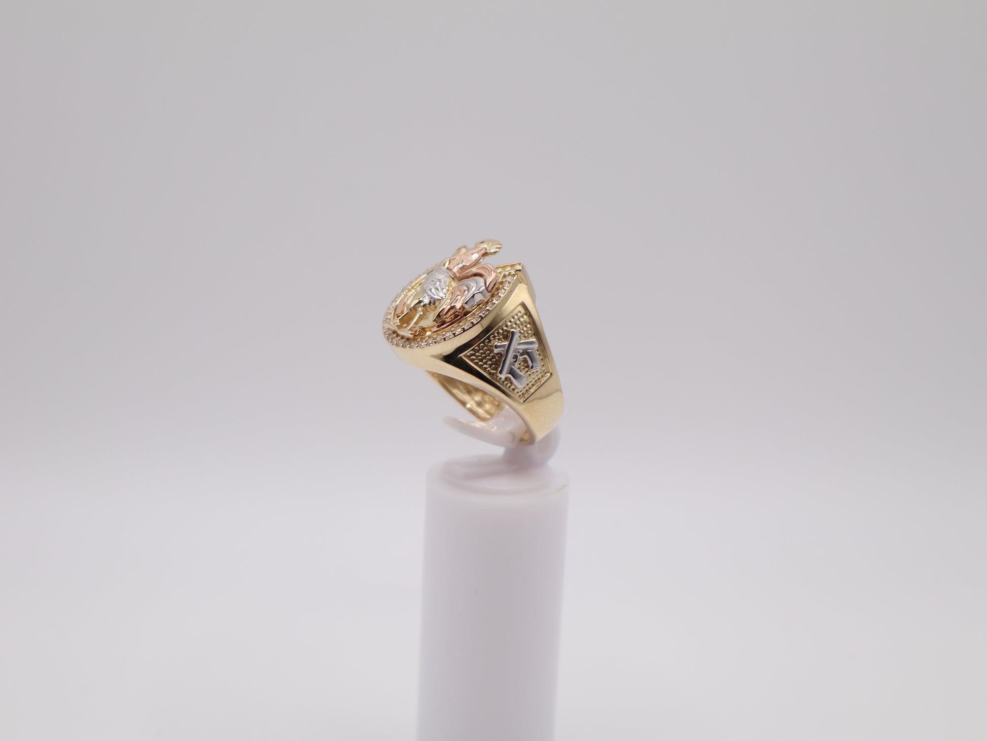 11.6g, 10.25 Ring Size, 5.34mm Rooster on Horseshoe Ring