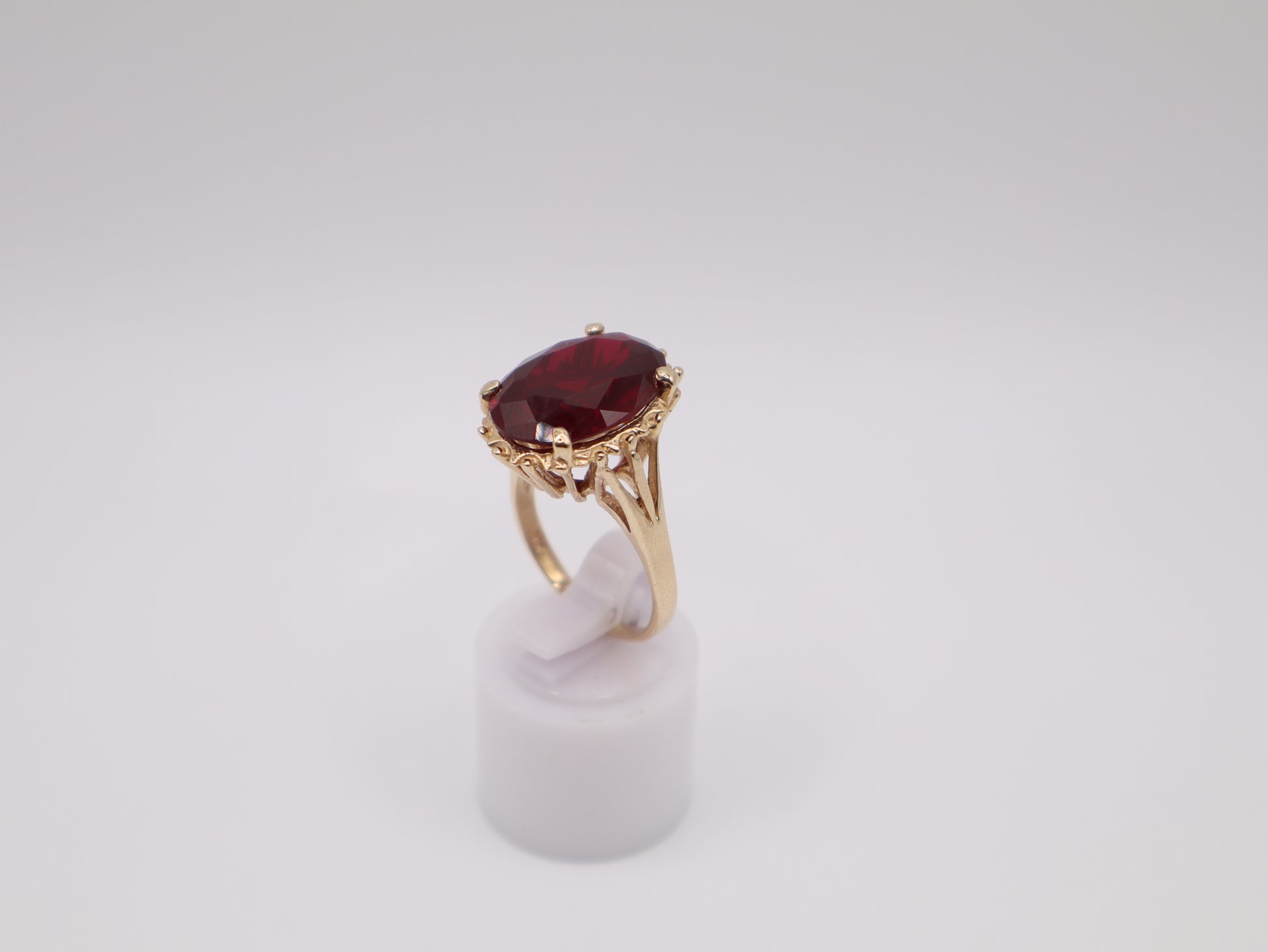 6.4g, 6.75 Ring Size, 19.9mm Dark Red Stone Ring