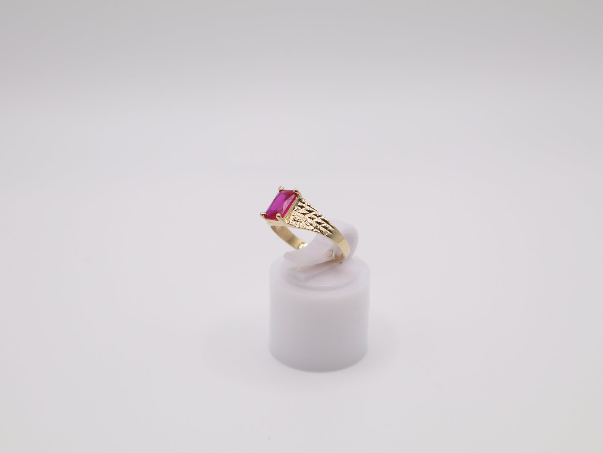1.5g, 3.75 Ring Size, 2.74mm Pink Stone Ring