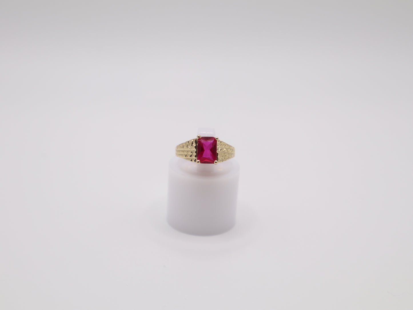 1.5g, 3.75 Ring Size, 2.74mm Pink Stone Ring