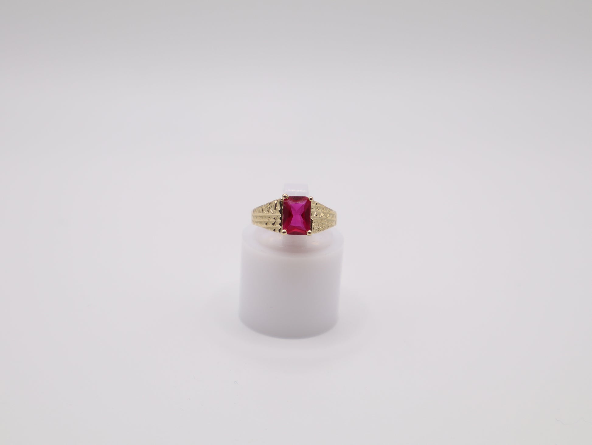 1.5g, 3.75 Ring Size, 2.74mm Pink Stone Ring